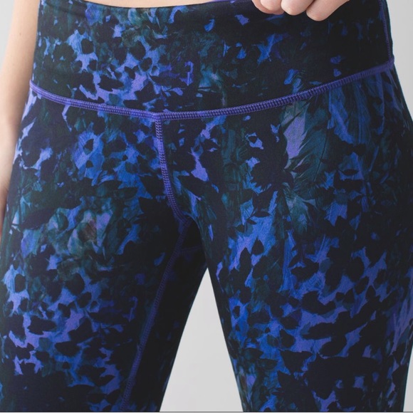 Lululemon wunder under purple crop size 6 - Picture 2 of 5